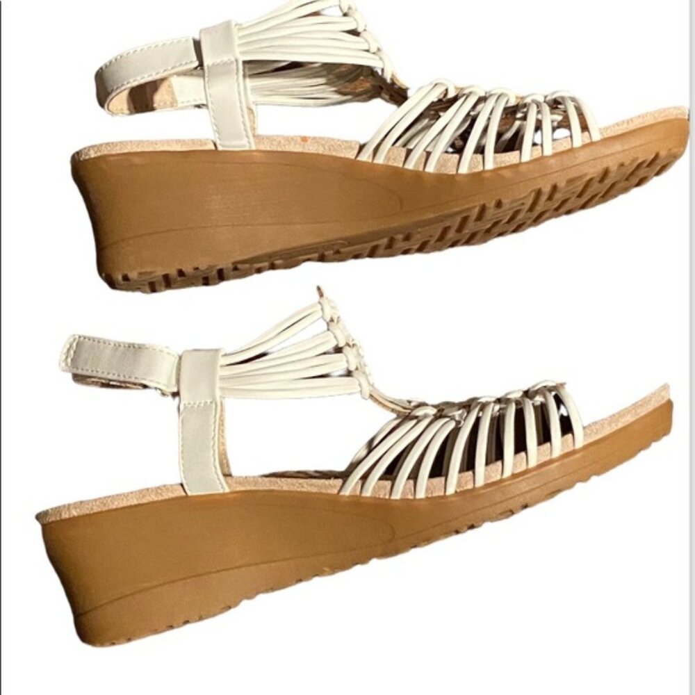 NWT BareTraps Wedges